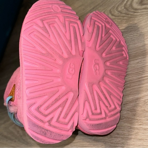 Kid's UGG Boots Pink Mini Short Uggs with cute Pastel Rainbow Watercolor Straps - Picture 10 of 10